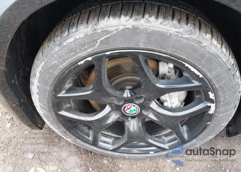 2020 Alfa Romeo Giulia Ti Awd z USA, uszkodzony, nr VIN ZARFANBNXL7636861